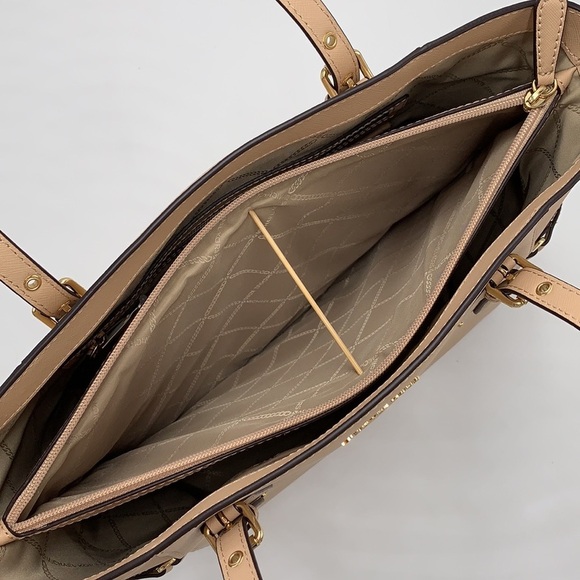 MICHAEL KORS Voyager EAST WEST TOTE OYSTER COLOR - Picture 9 of 16